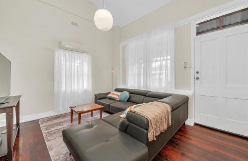 Gawler South House | Pet Friendly- Heritage Cottage in Gawler South with 3 bedrooms and close to city train, shops and dining