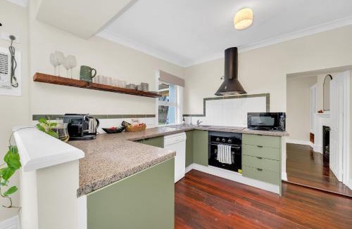Gawler South House | Pet Friendly- Heritage Cottage in Gawler South with 3 bedrooms and close to city train, shops and dining
