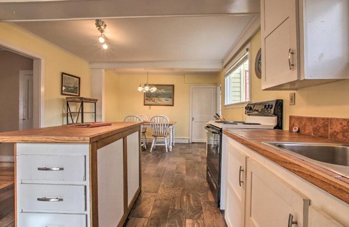 Poquetanuck House | Pet-Friendly Historic Preston Home Near Casinos!