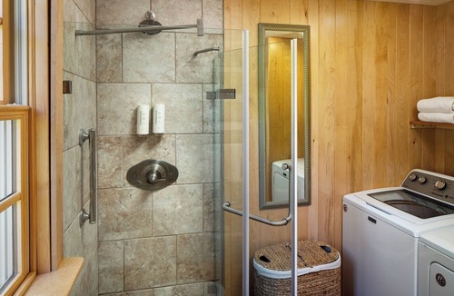 Berea Hotel | Pet-Friendly Historic Retreat Near Kentucky Artisan Center & Pinnacles