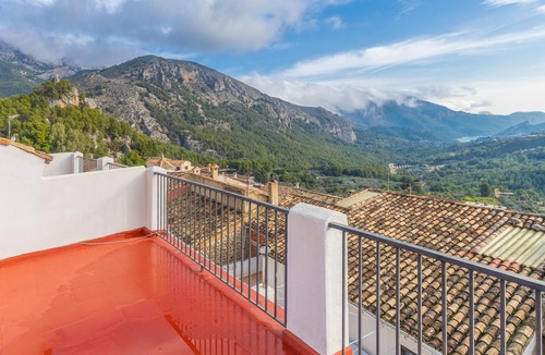 L'Abdet House | Pet-Friendly Holiday Home "Casa Aitana-Abdet - Val de Guadalest" with Mountain View, Terrace & Wi-Fi