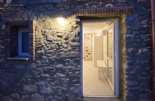 Castelnuovo di Garfagnana House | Pet friendly home in Loc. Rontano