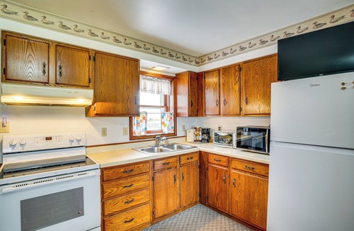 Manitowoc House | Pet Friendly Home on 15 acres - Lake Michigan