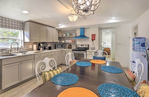 Cocoa House | Pet-Friendly Home w/Deck - 6 Mi to Cocoa Village!