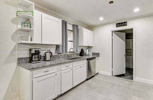 Seffner Community Alliance House | Pet-Friendly Home w/Lanais, Near Dtwn Tampa!
