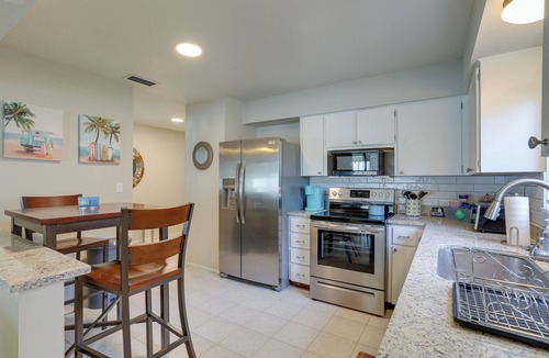 Palm Harbor Cottage | Pet-friendly Home w/Pool in Palm Harbor!