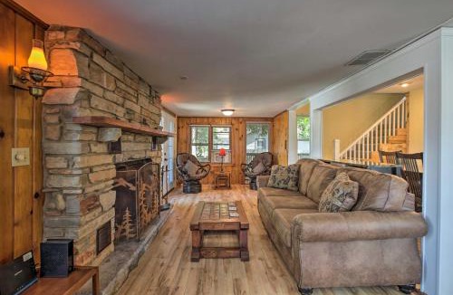 Delavan Lake House | Pet-Friendly Home w/Views of Lake Delavan!