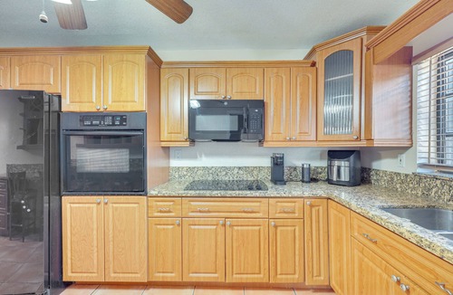 Palmetto Estates House | Pet-Friendly Home w/Yard ~ 3 Mi to Zoo Miami!