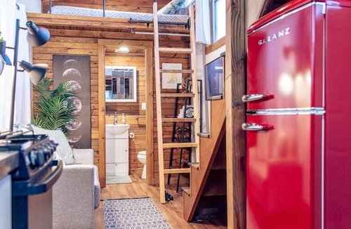 Draper House | Pet Friendly|Hot Tub|Full Kitchen|Seasonal Pool