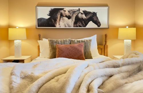 Eastsound House | Pet Friendly, Hot Tub, Pizza Oven, EV Car, Golfing