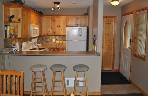 Sun Peaks Condo | Pet Friendly in Crystal Forest - Relaxing Sun Peaks Getaway