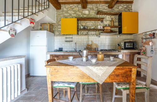 Campiglia d'Orcia House | Pet friendly home in Campiglia D'orcia