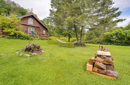 Jamestown Apartment | Pet-Friendly Jamestown Cabin w/Fire Pit and Deck!