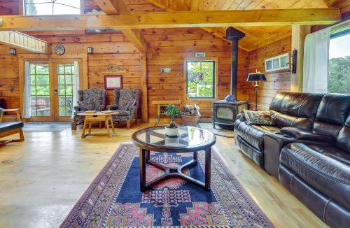 Jamestown Apartment | Pet-Friendly Jamestown Cabin w/Fire Pit and Deck!