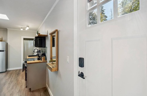 Covington Apartment | Pet-Friendly Kent Vacation Rental, Walk to Lake!