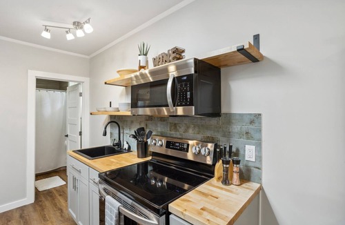 Covington Apartment | Pet-Friendly Kent Vacation Rental, Walk to Lake!