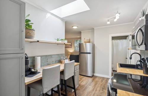 Covington Apartment | Pet-Friendly Kent Vacation Rental, Walk to Lake!