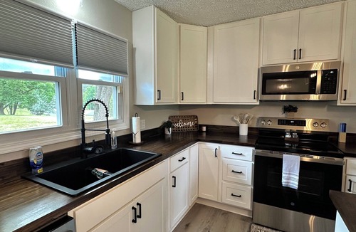 Springville House | Pet friendly Kentucky Lake Getaway with Boat Parking & room for the family!