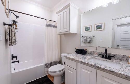 Tyler House | Pet Friendly, King Bed, Fire Pit