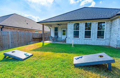 Tyler House | Pet Friendly, King Bed, Fire Pit