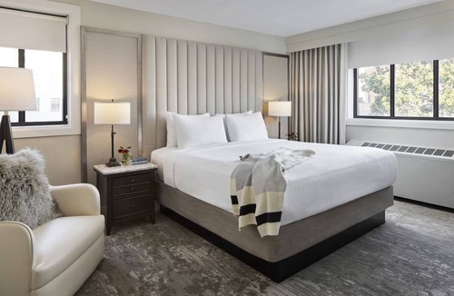 Capitol Hill Hotel | Pet Friendly King Stay! Gym Access | Near Museums & Cultural Landmarks