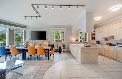 Nelson House | Pet-Friendly Lakefront Escape with Beautiful Kootenay Lake Views Near Nelson