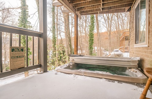 Swanton House | Pet Friendly,Lakefront,Hot Tub,Close to State Park