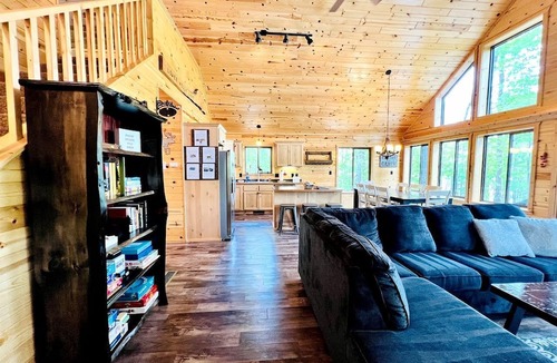 Stone Lake Cabin | Pet-Friendly Lakeside Cabin Ideal for a Family Getaway in Wisconsin
