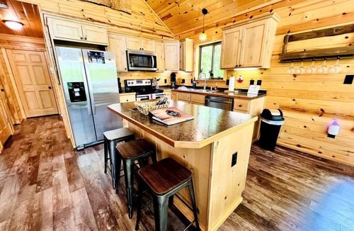 Stone Lake Cabin | Pet-Friendly Lakeside Cabin Ideal for a Family Getaway in Wisconsin