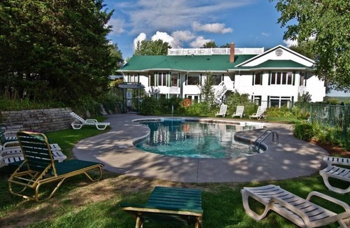 Otonabee-South Monaghan Cottage | Pet-Friendly Lakeside Cottages With Private Outdoor Decks for a Homely Stay