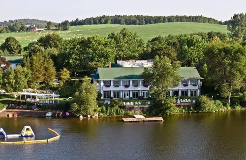Otonabee-South Monaghan Cottage | Pet-Friendly Lakeside Cottages With Private Outdoor Decks for a Homely Stay