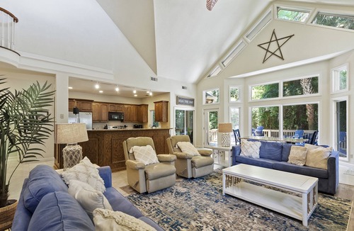Lawton Woods House | PET FRIENDLY & LARGE PRIVATE POOL! Sea Pines - Sleeps 12!