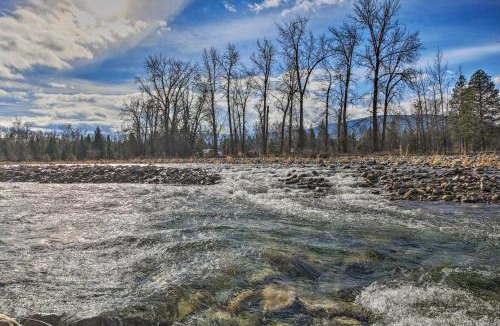Libby Apartment | Pet-Friendly Libby Cottage w/Mountain Views!
