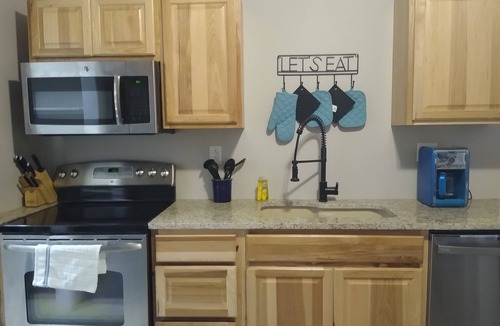 Warrensburg House | Pet Friendly Lodging Close to Whiteman AFB and Warrensburg