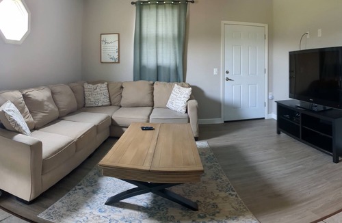 Warrensburg House | Pet Friendly Lodging Close to Whiteman AFB and Warrensburg