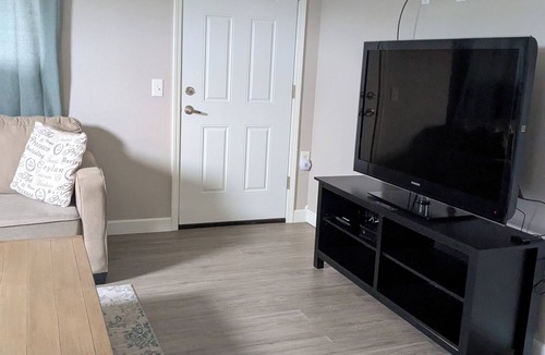 Warrensburg House | Pet Friendly Lodging Close to Whiteman AFB and Warrensburg