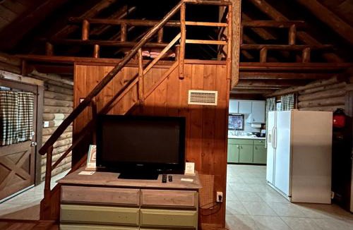 Christopher Creek House | Pet Friendly Log Cabin Nestled under the Forested High Country of the Mongollon Rim in Central Arizona