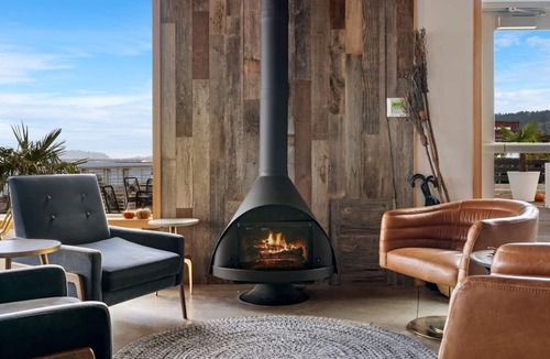 Astoria Hotel | Pet-friendly, Luxe River View King Room at Bowline Hotel