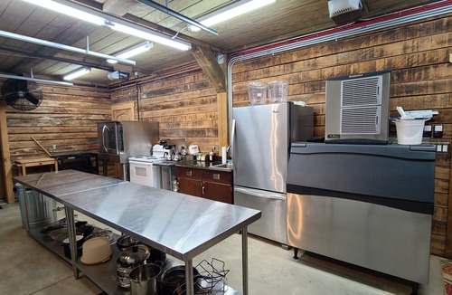 Springville Cabin | Pet-friendly Magnolia + Fishing & Trails
