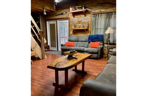 Westphalia Cabin | Pet Friendly Mallard Cabin Goose Pond Cabin Rental