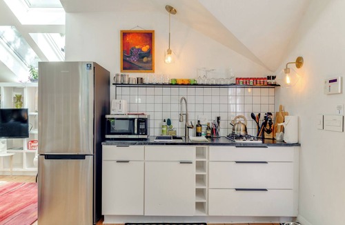 Bryn Mawr Apartment | Pet-Friendly Minneapolis Studio: Walk to Lake!