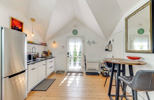 Bryn Mawr Apartment | Pet-Friendly Minneapolis Studio: Walk to Lake!