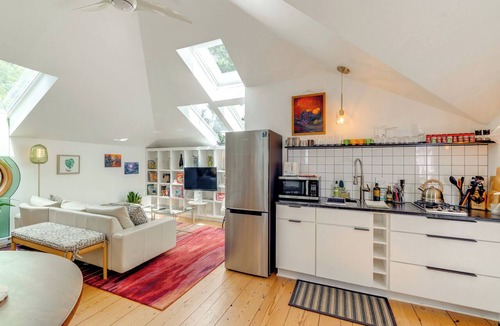 Bryn Mawr Apartment | Pet-Friendly Minneapolis Studio: Walk to Lake!