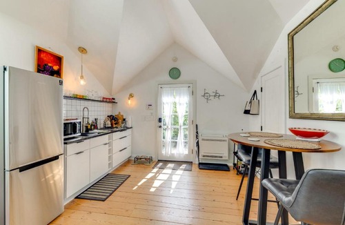 Bryn Mawr Apartment | Pet-Friendly Minneapolis Studio: Walk to Lake!