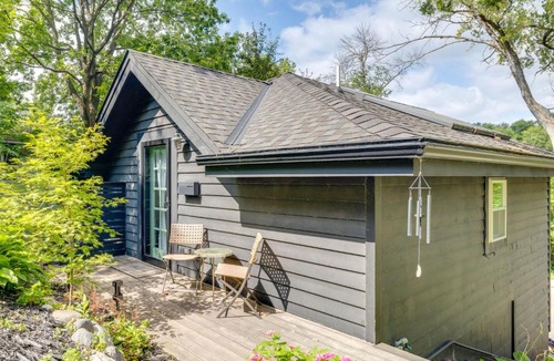 Bryn Mawr Apartment | Pet-Friendly Minneapolis Studio: Walk to Lake!