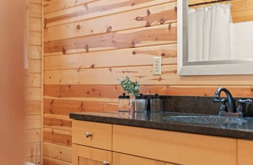 Jasper Cabin | Pet-Friendly Mnt. View Cabin Near River w/Fire Pit + Hot Tub Sleeps 10