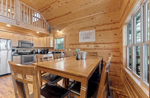 Jasper Cabin | Pet-Friendly Mnt. View Cabin Near River w/Hot Tub + Fire Pit Sleeps 10
