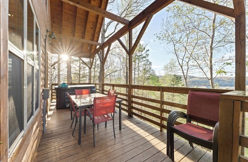 Jasper Cabin | Pet-Friendly Mnt. View Cabin Near River w/Hot Tub + Fire Pit Sleeps 10