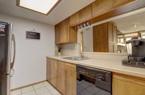 Copper Mountain Village Condo | Pet-Friendly Modern Condo, Great Location, Views, Amenities, Hot Tub - VS348