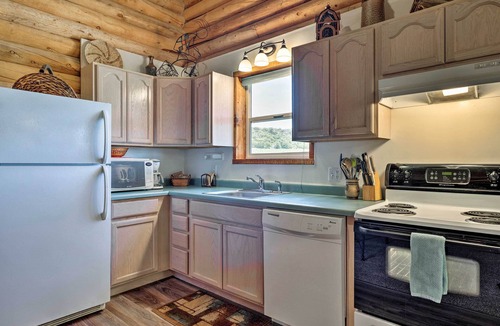 Spanish Valley Cottage | Pet-friendly Moab Cabin w/Mtn Views & Bbq!